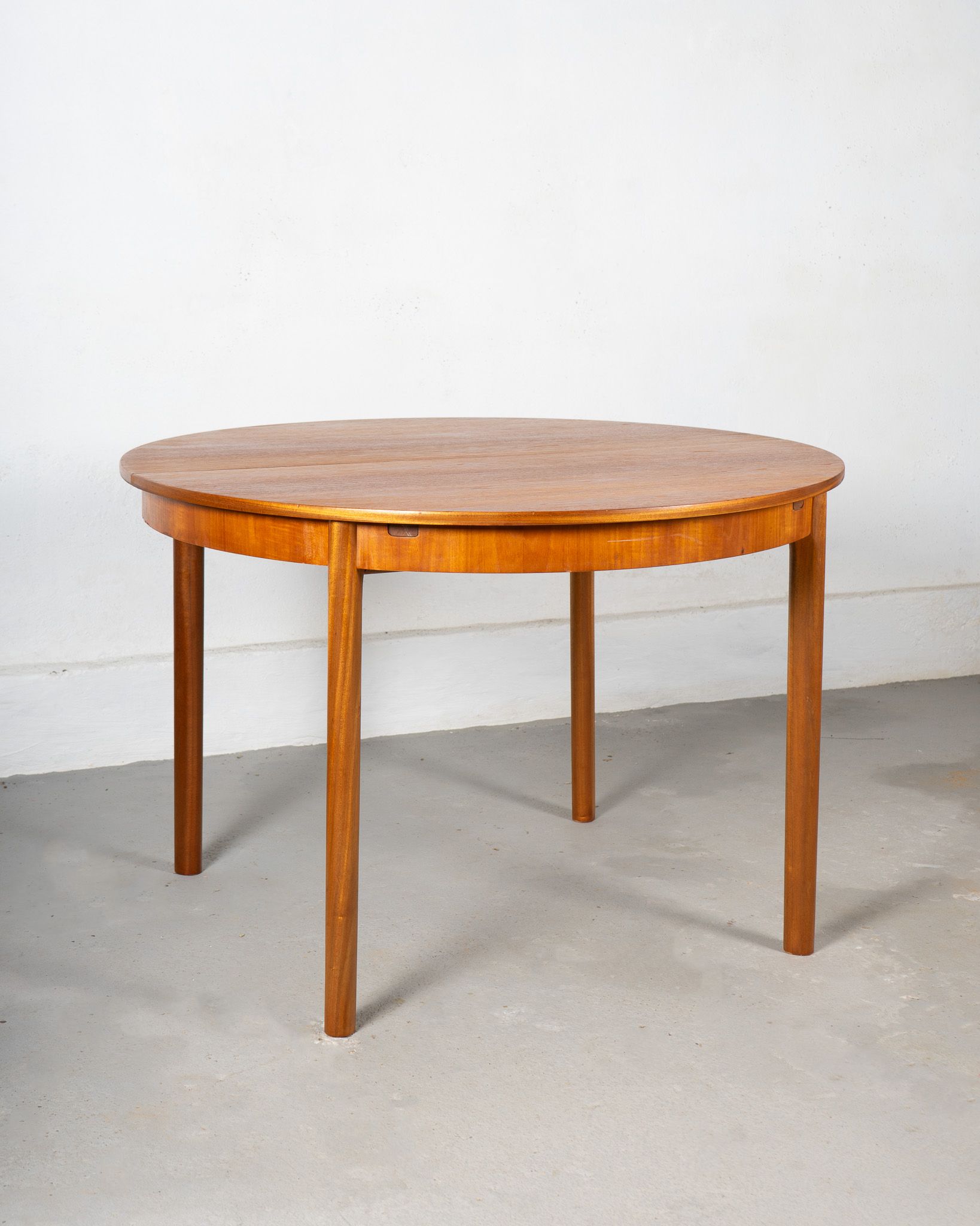 Table à manger en teck Eden par Tom Robertson pour Mcintosh
