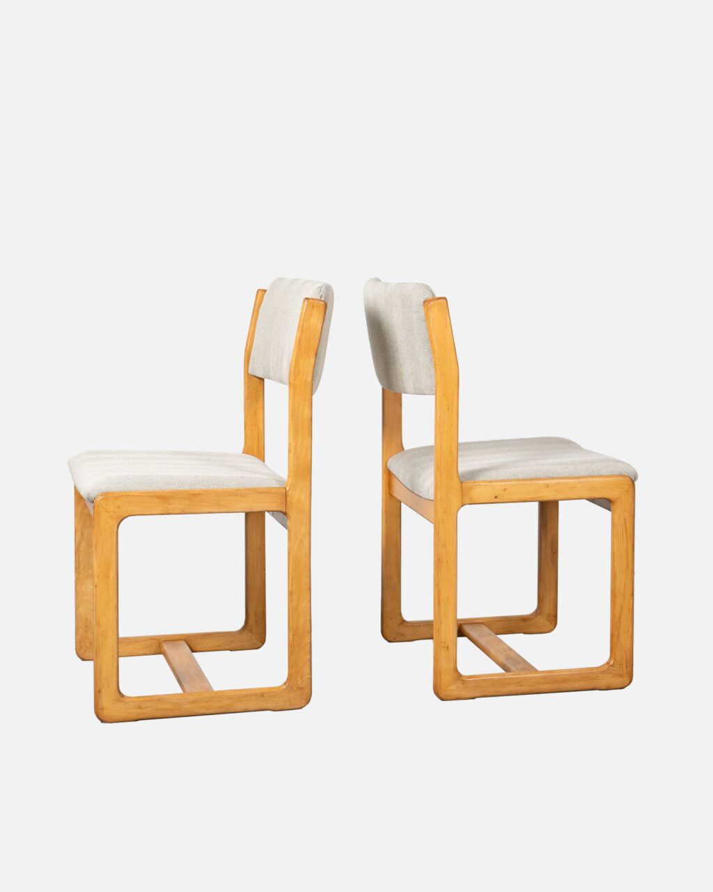 Pareja de sillas vintage Guilleumas en madera de haya