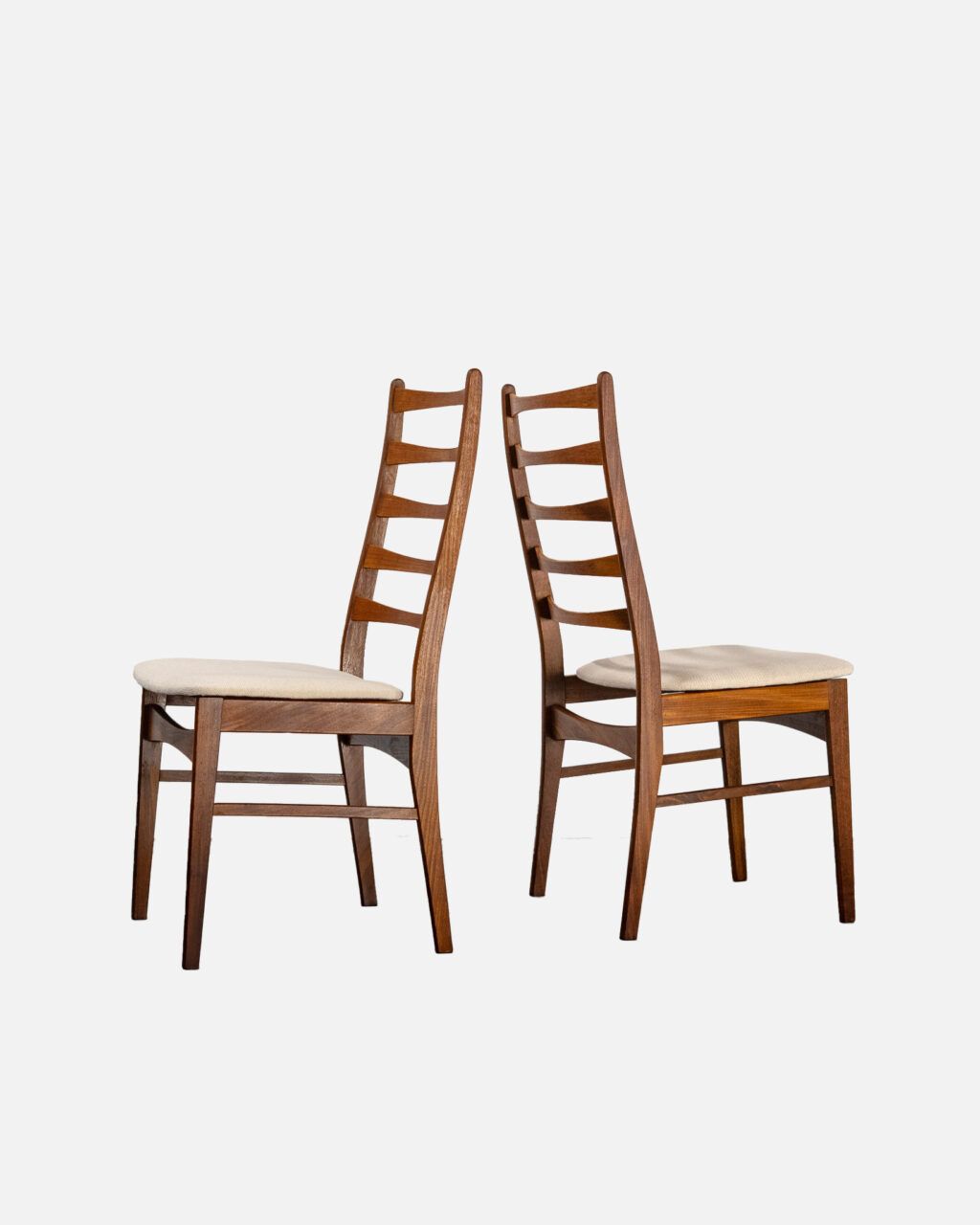 Sillas Mid Century danesas en madera de teca estilo Niels Koefoed