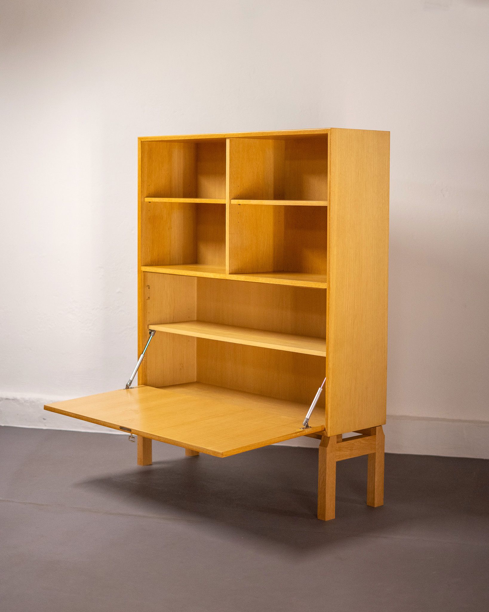 Aparador Mid Century de la serie MPT de Marian Gravińsky para Ikea fabricado en madera de roble claro