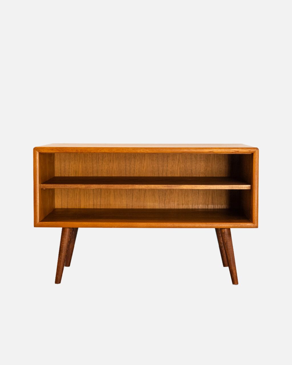 Auxiliar vintage de diseño alemán para equipos de audio
